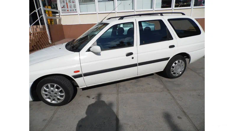 Ford Escort 2000 - 22