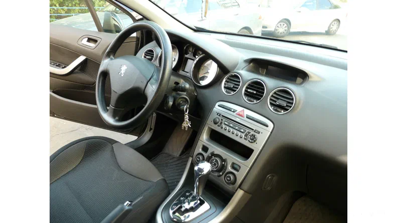 Peugeot 308 2008 - 8