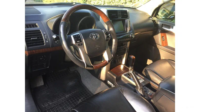 Toyota Land Cruiser 2010