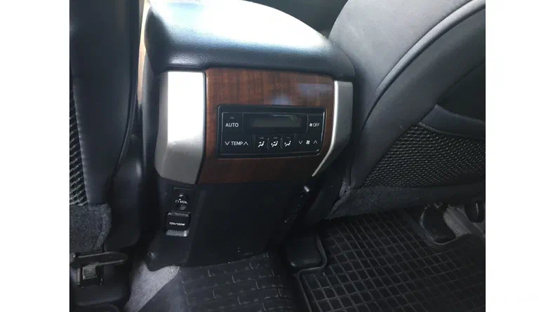 Toyota Land Cruiser 2010