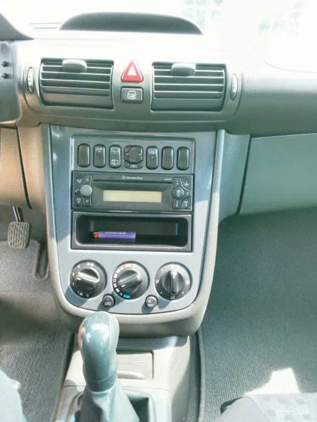 Mercedes-Benz CLA 2004 - 15