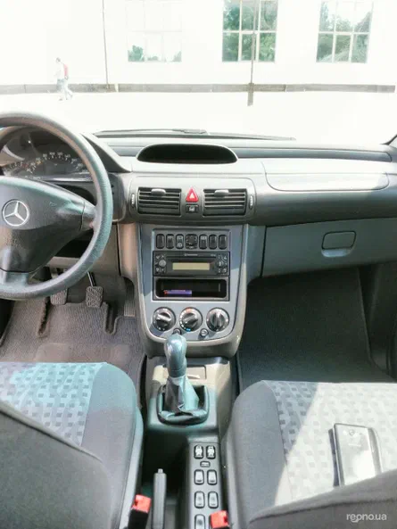 Mercedes-Benz CLA 2004 - 17