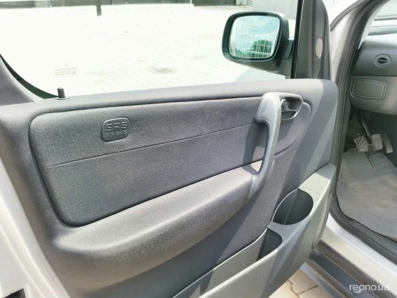 Mercedes-Benz CLA 2004 - 11