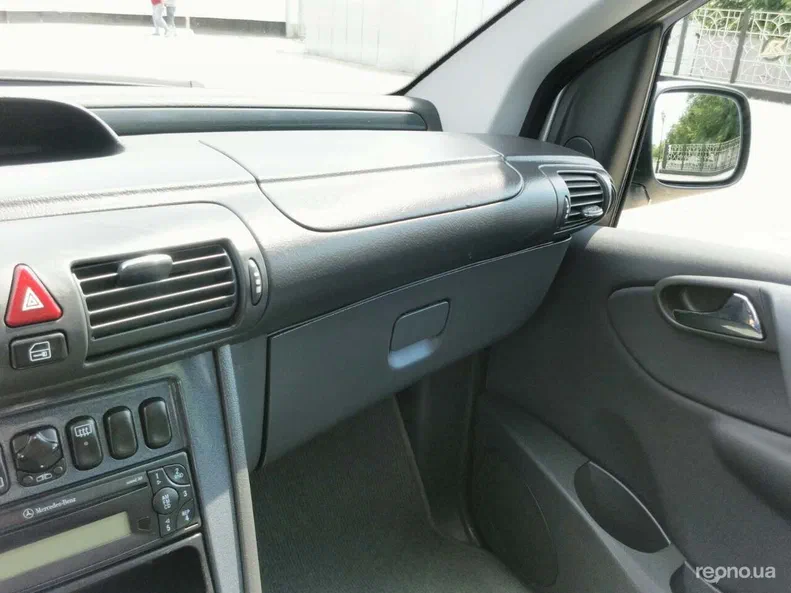 Mercedes-Benz CLA 2004 - 16