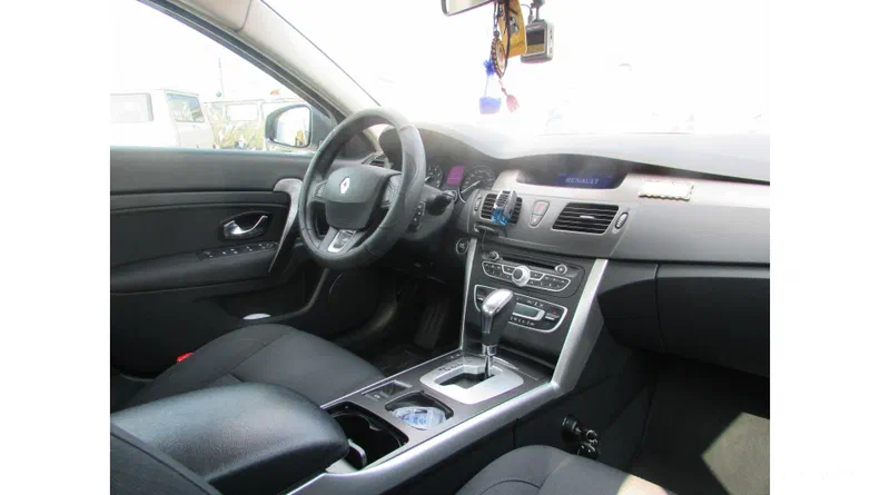 Renault Latitude 2011 - 12