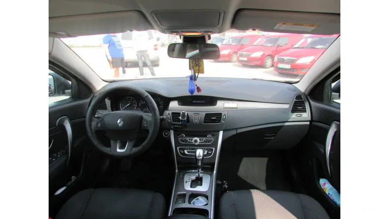 Renault Latitude 2011 - 13