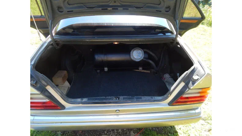 Mercedes-Benz E-Класс 1989