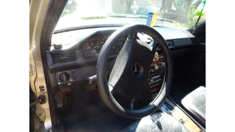 Mercedes-Benz E-Клас 1989 - 6