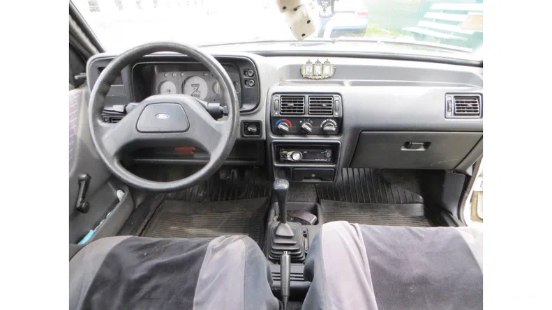 Ford Escort 1990 - 11