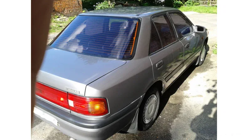 Mazda 323 1991 - 10
