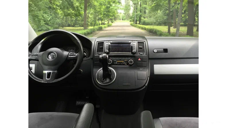 Volkswagen Multivan 2010 - 9