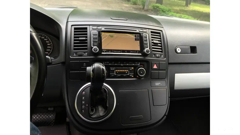 Volkswagen Multivan 2010 - 21