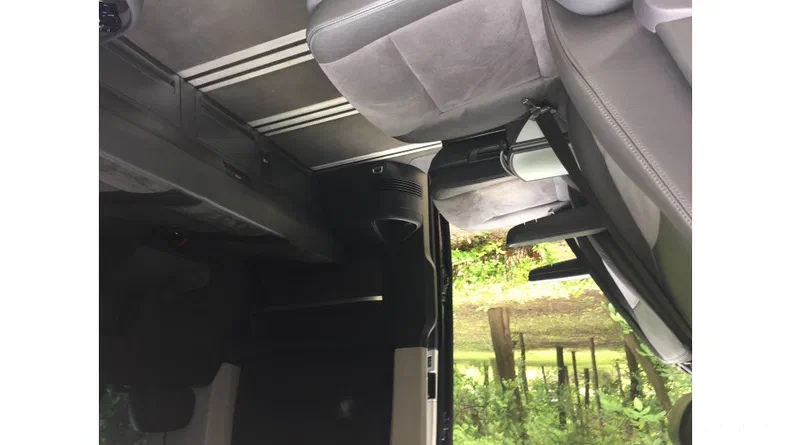 Volkswagen Multivan 2010 - 19