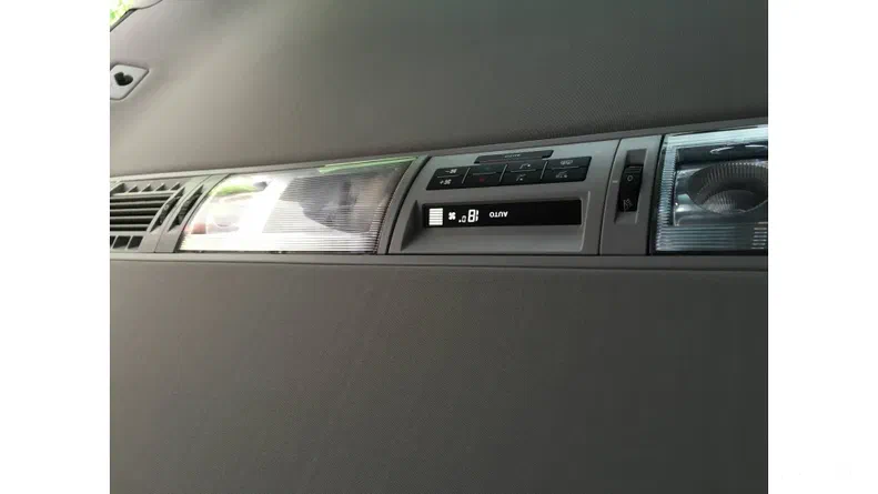 Volkswagen Multivan 2010 - 24