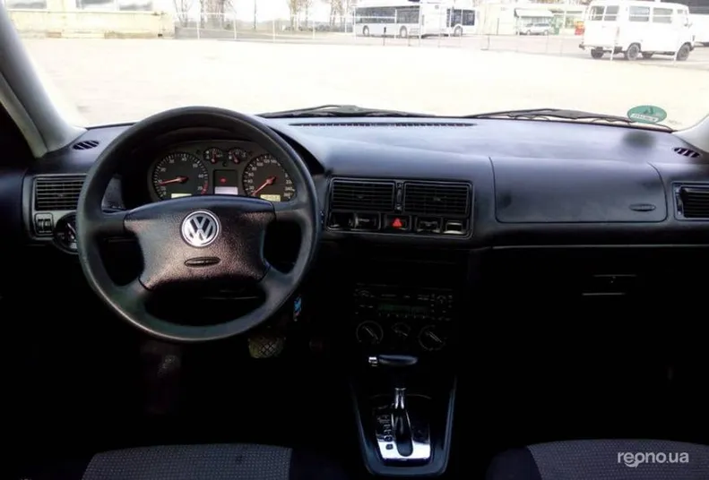 Volkswagen  Golf 2002 - 4