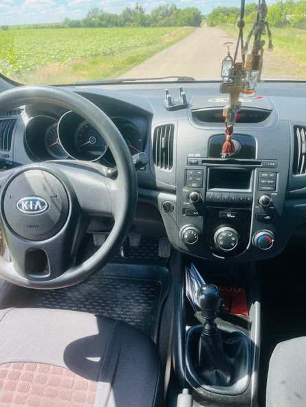 Kia Cerato 2011 - 13