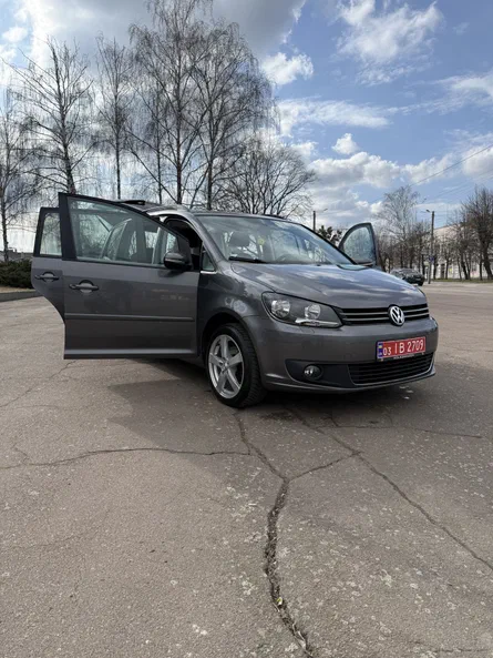Volkswagen Touran 2011 - 1