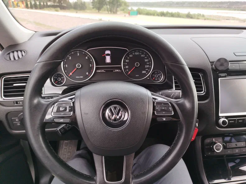 Volkswagen Touareg 2012 - 17