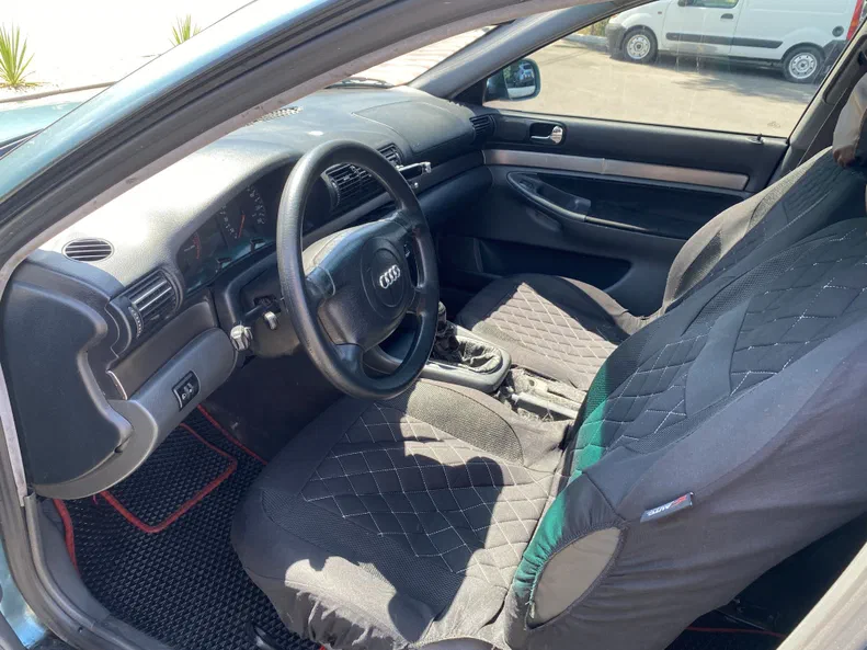 Audi A4 1999 - 5