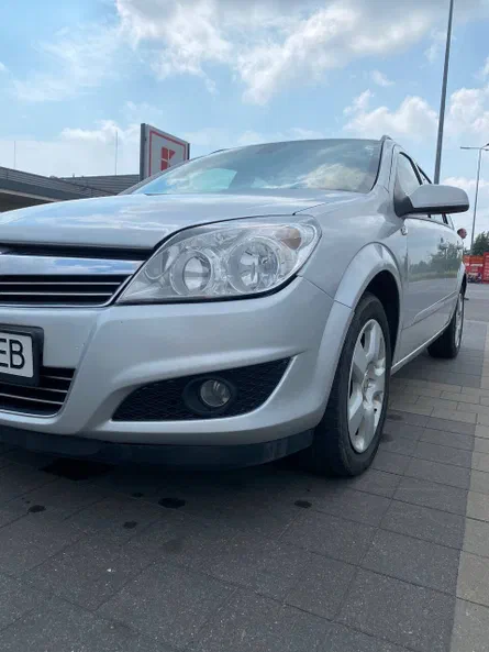 Opel Astra 2008 - 1