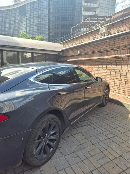 Tesla Model S 2018 - 2