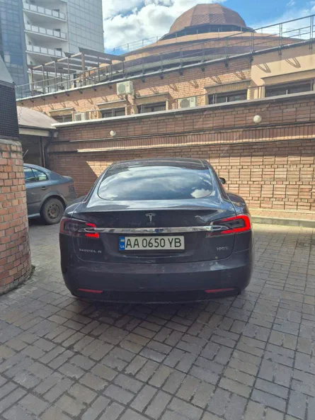 Tesla Model S 2018 - 3