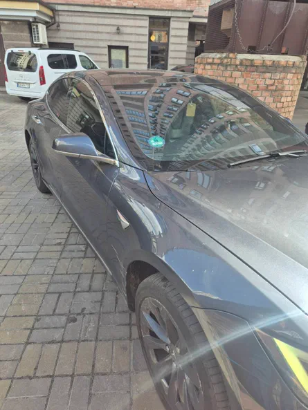 Tesla Model S 2018 - 1
