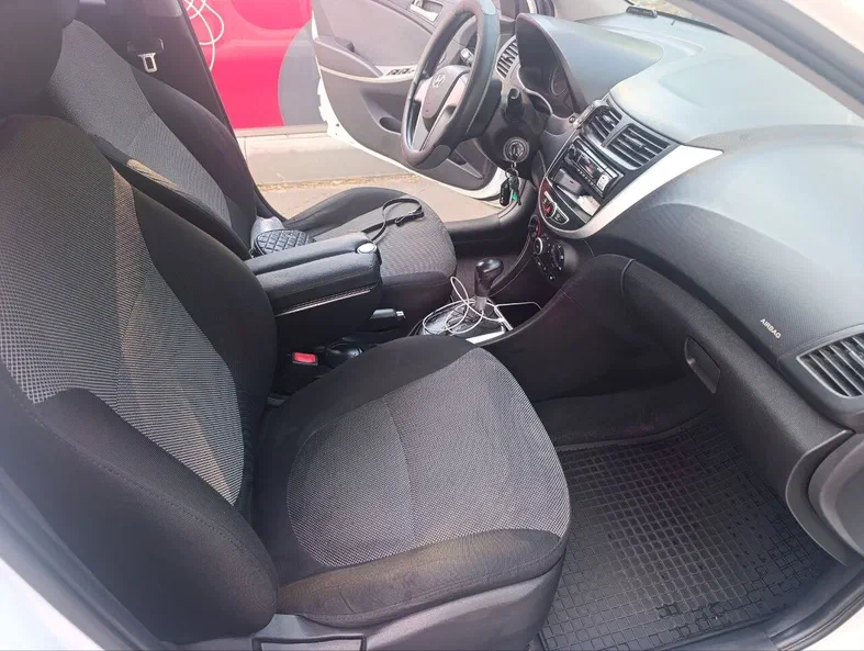 Hyundai Accent 2013 - 5
