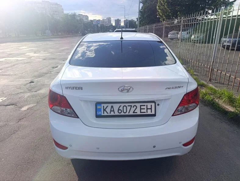 Hyundai Accent 2013 - 3