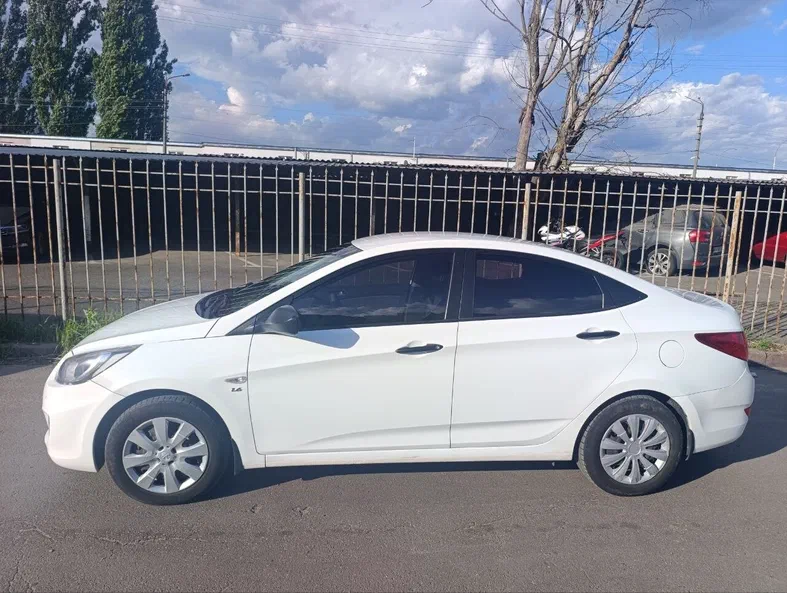 Hyundai Accent 2013 - 2