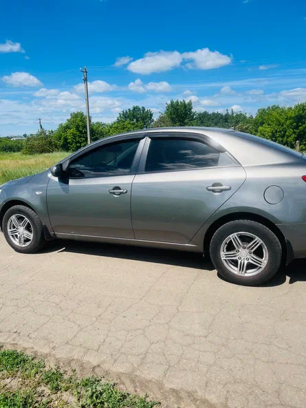 Kia Cerato 2011 - 6