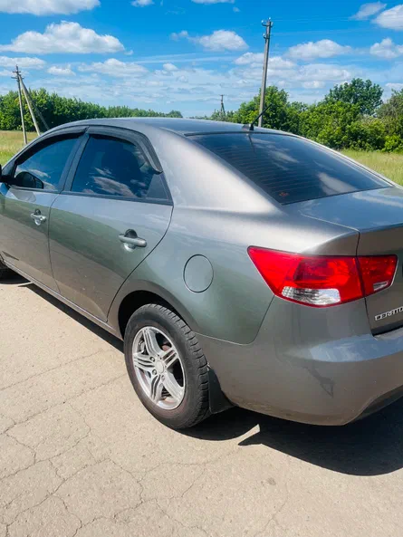 Kia Cerato 2011 - 5