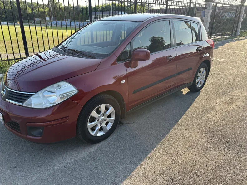 Nissan Tiida 2008 - 1