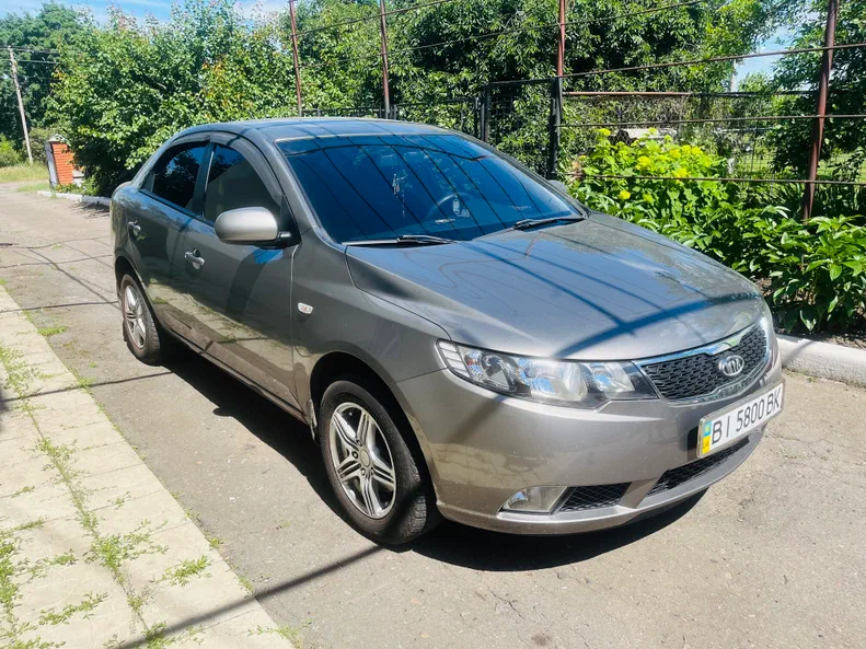 Kia Cerato 2011 - 8