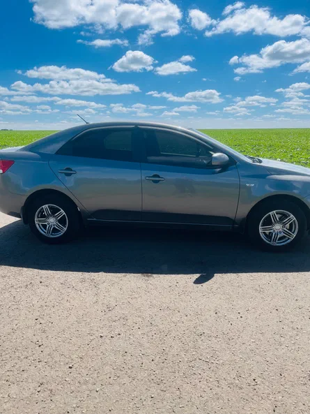 Kia Cerato 2011 - 3