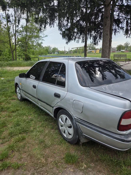 Nissan Sunny 1991 - 4