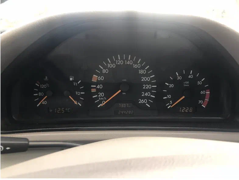 Mercedes-Benz W120 1998