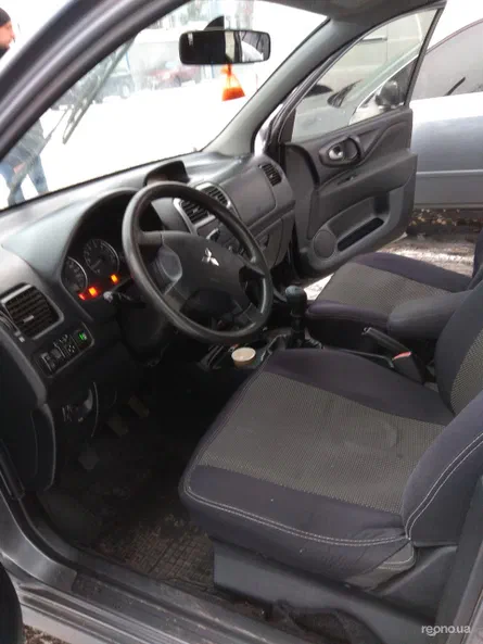 Mitsubishi Space Star 2004