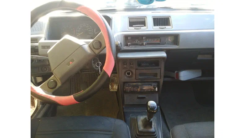 Mitsubishi Colt 1987 - 10