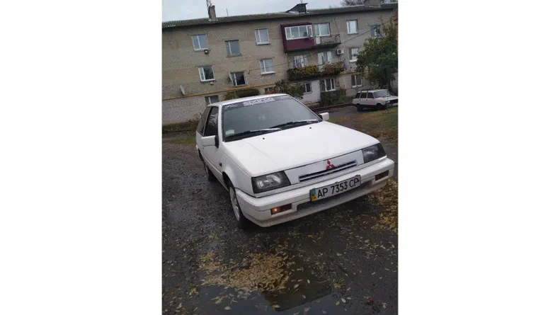 Mitsubishi Colt 1987 - 5