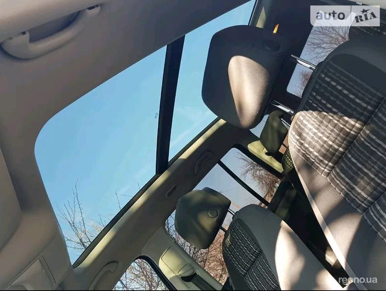 Volkswagen Touran 2012