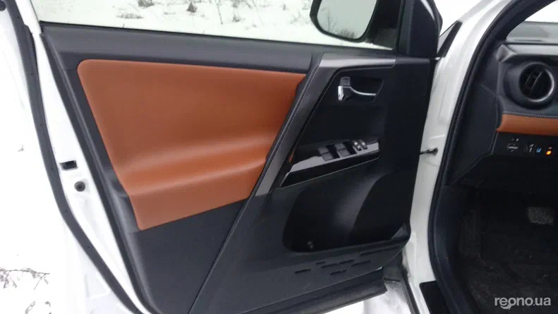 Toyota RAV4 2017 - 12