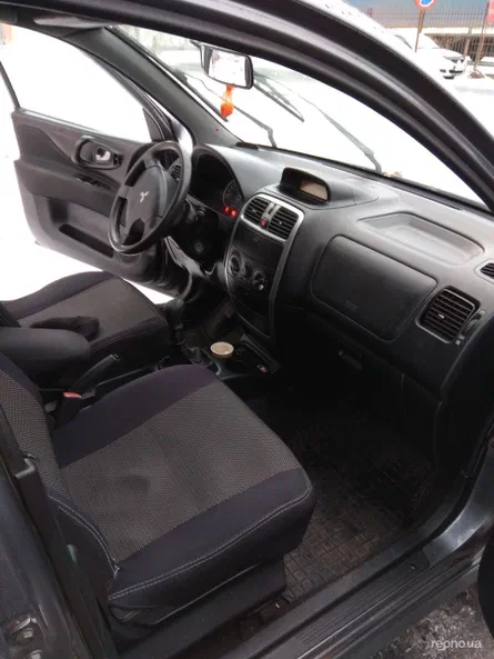 Mitsubishi Space Star 2004