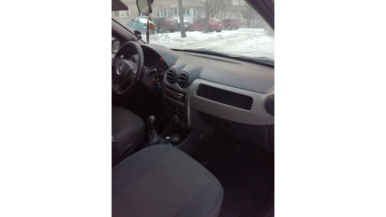 Renault Sandero 2010 - 12