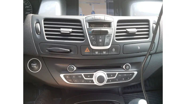 Renault Laguna 2012 - 14