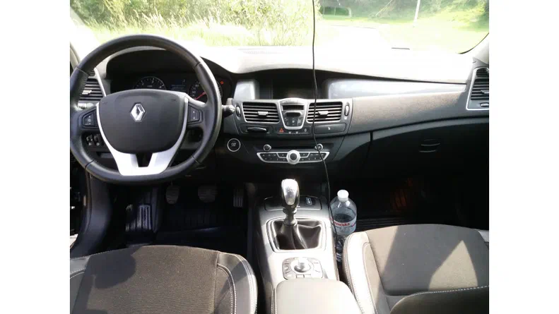 Renault Laguna 2012 - 11