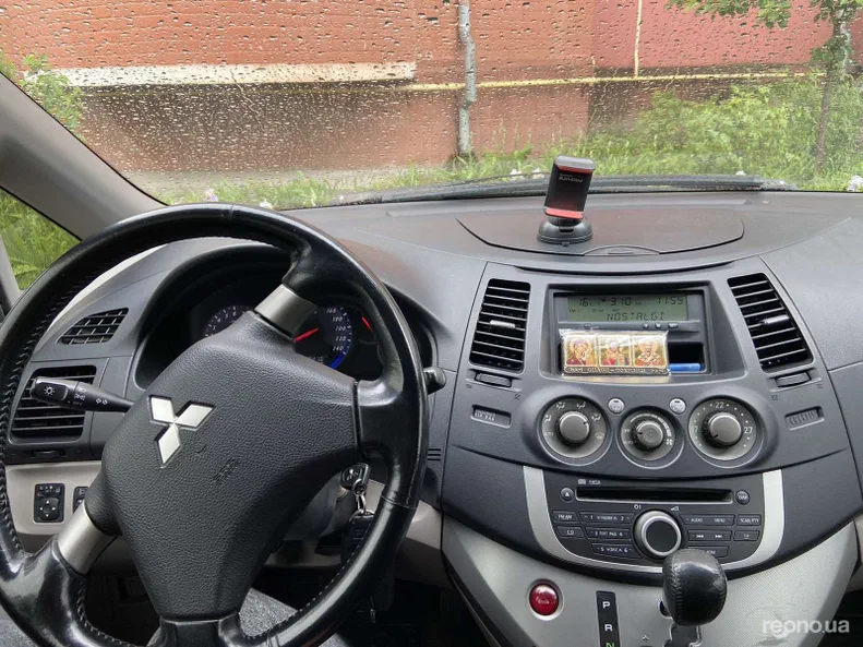 Mitsubishi Grandis 2008 - 5