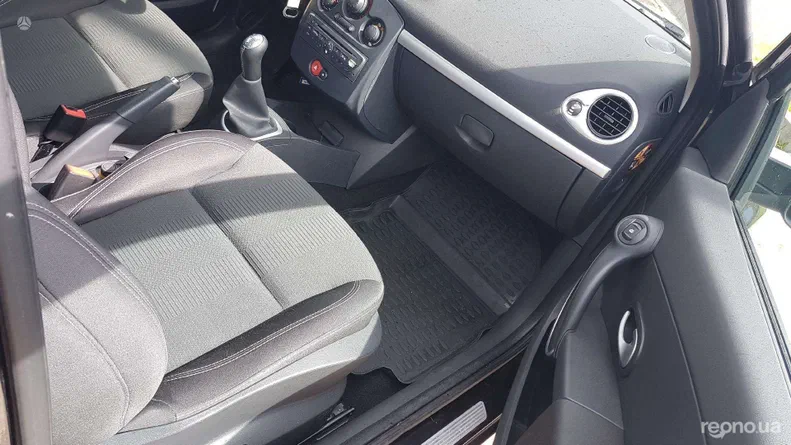 Renault Clio 2010 - 6