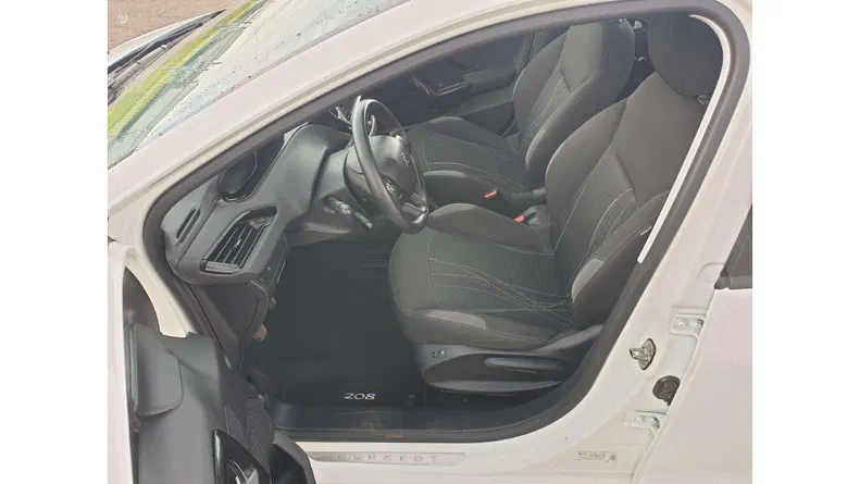Peugeot 208 2012 - 7