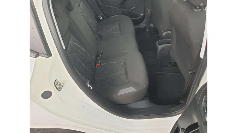 Peugeot 208 2012 - 6